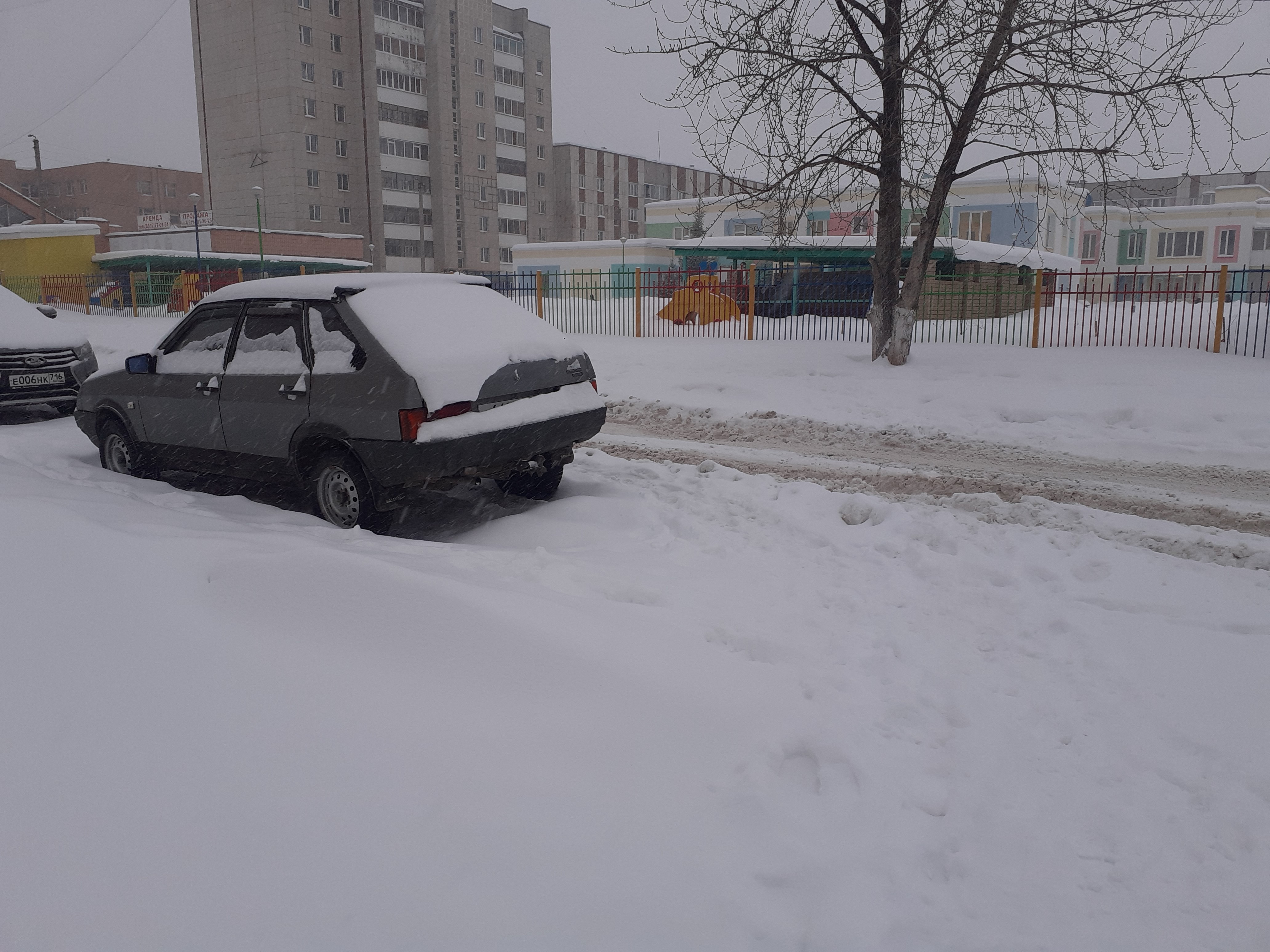 Зимний коллапс в Елабуге: люди тонут в снежной каше | 05.02.2021 | Елабуга  - БезФормата