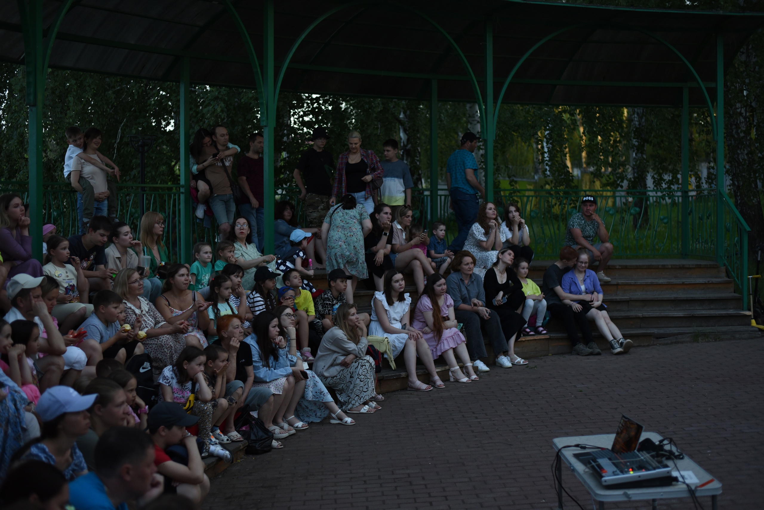 Елабужан приглашают на «Киновечер в пледах» в Пионерский парк | 19.06.2024  | Елабуга - БезФормата