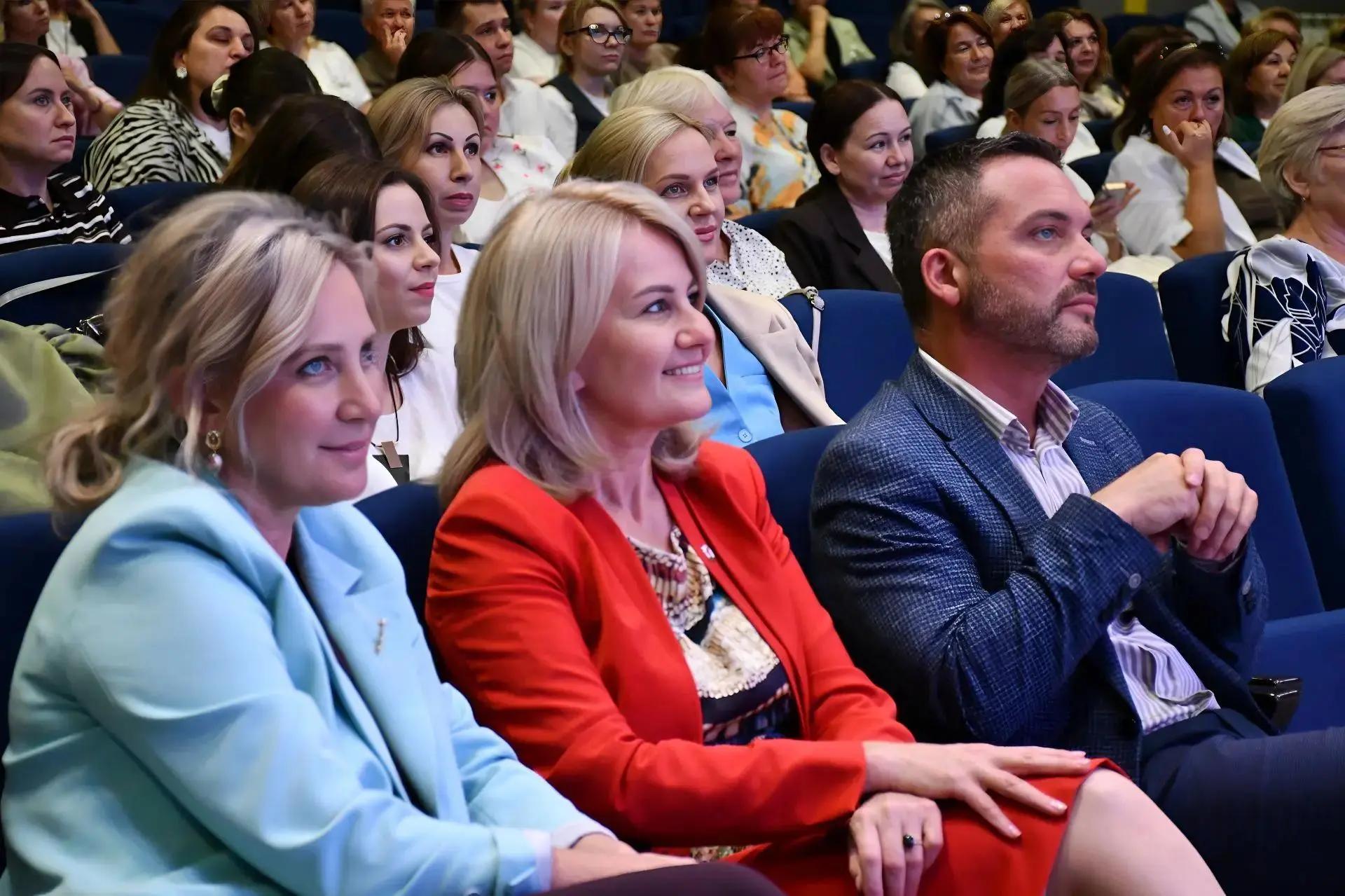 В Елабуге прошла образовательная конференция «ALMET talk»