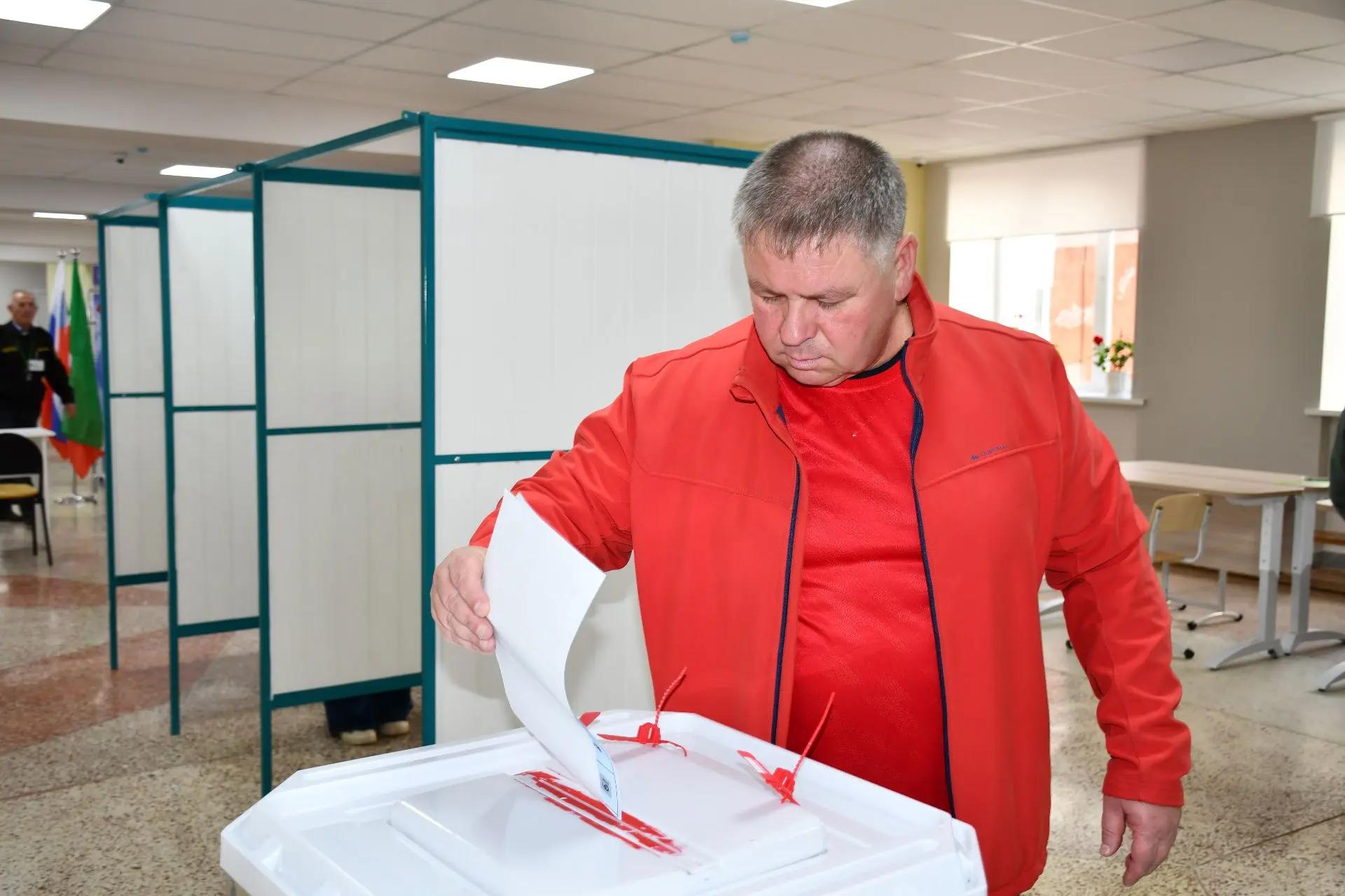 Олег Разживин принял участие в голосовании в Елабуге