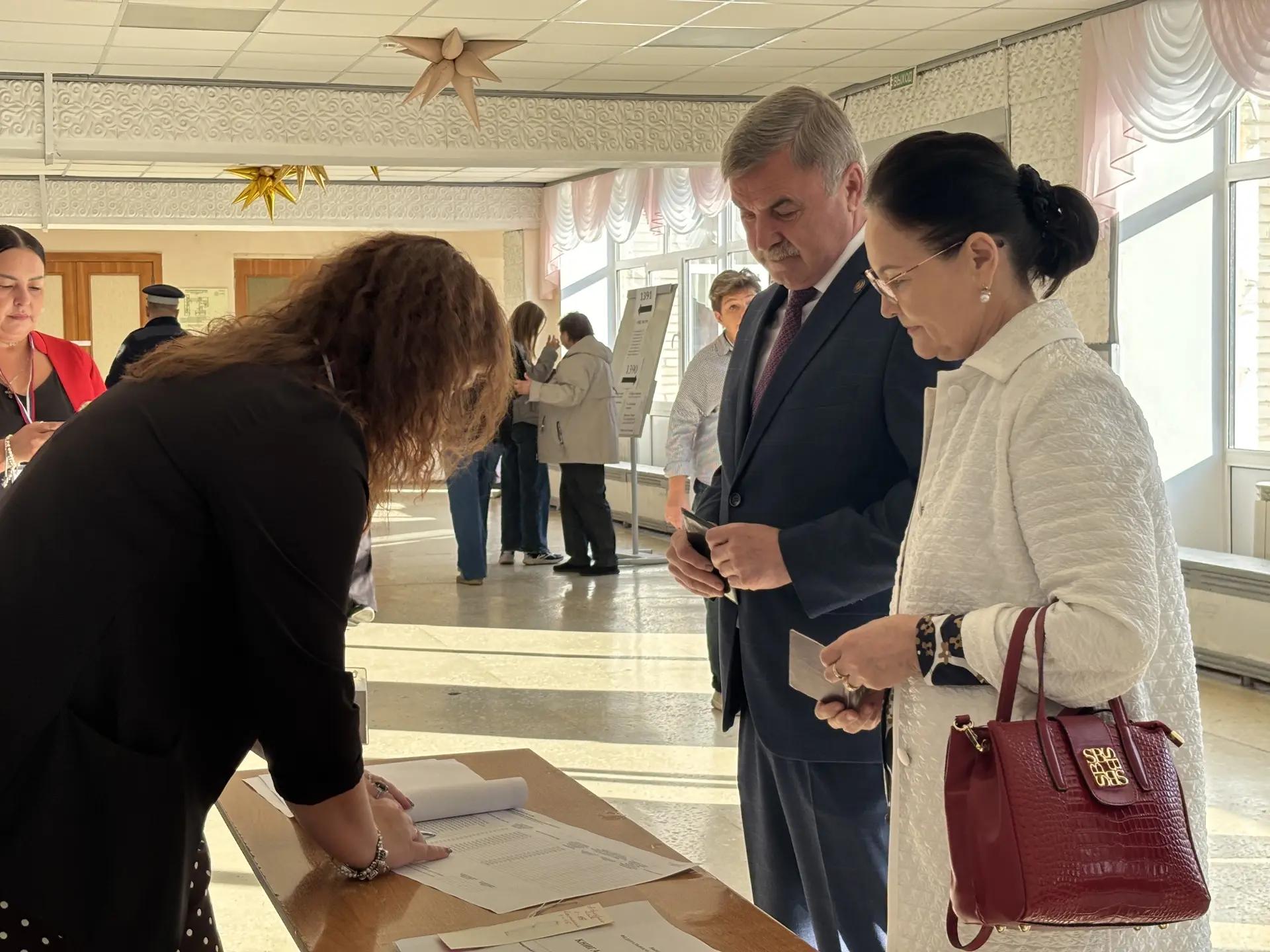 Министр транспорта Татарстана Фарит Ханифов проголосовал в Елабуге