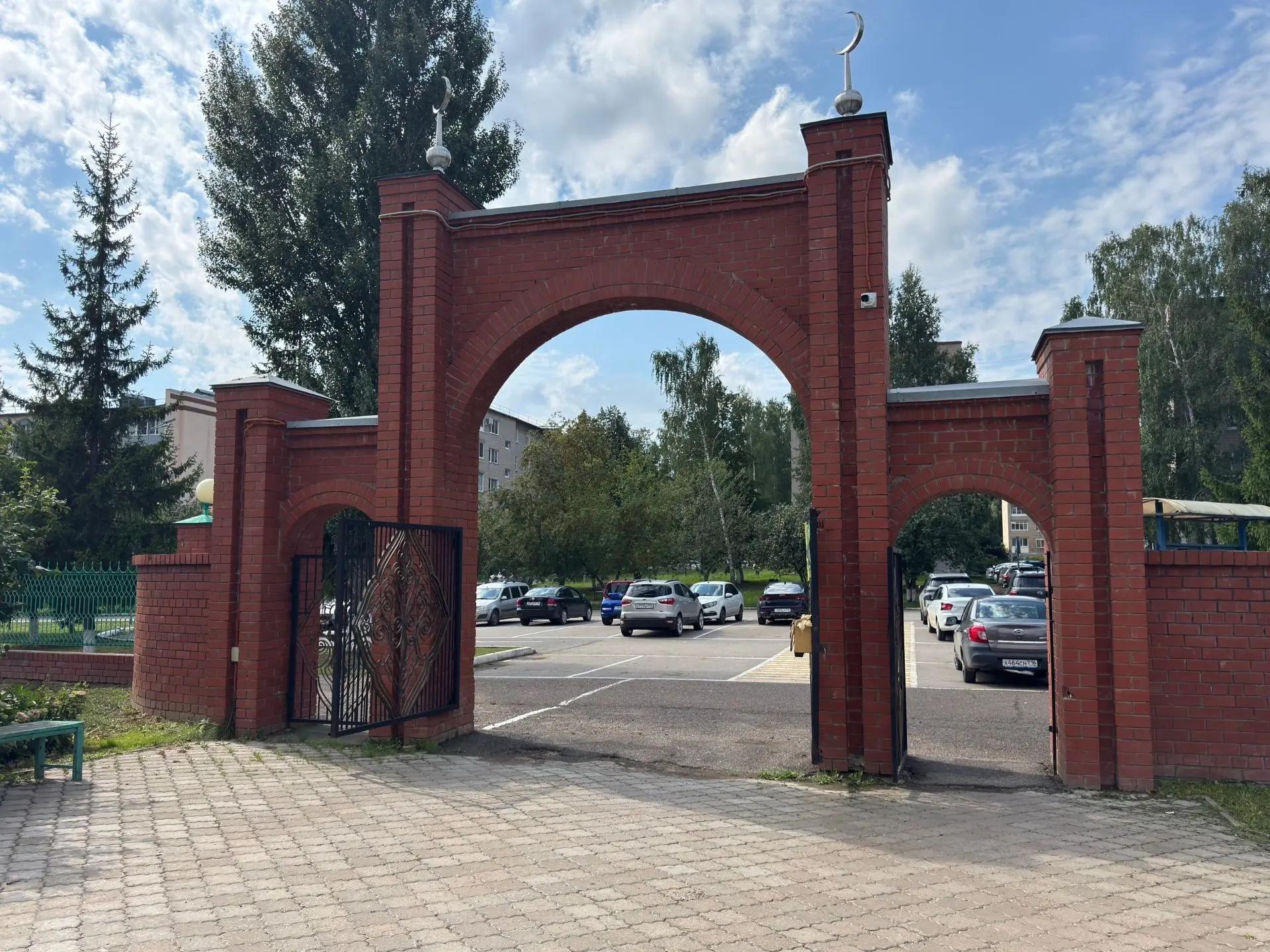 Ворота мечети до ремонта 