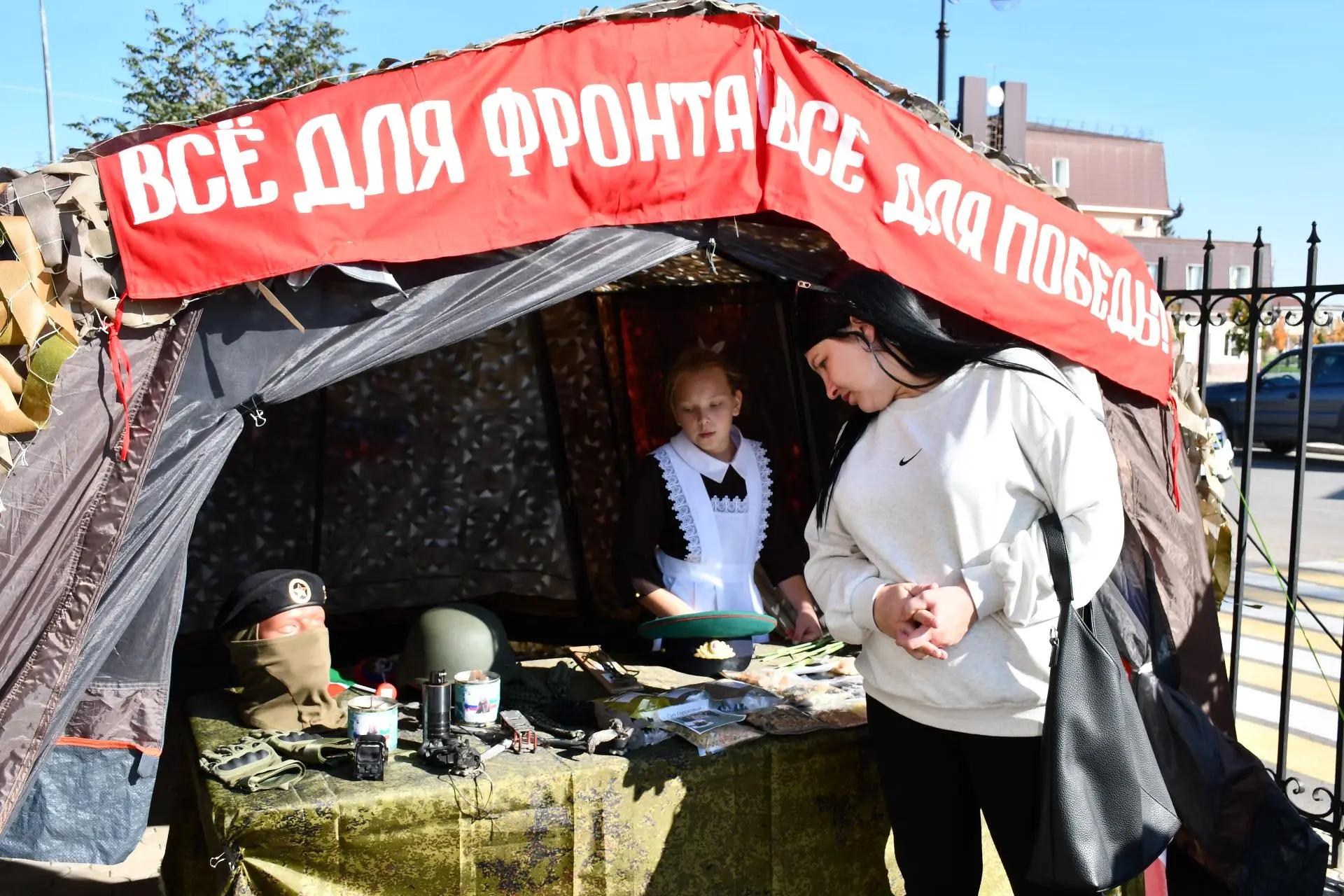 В школе №2 Елабуги открыли стелу «Свеча»