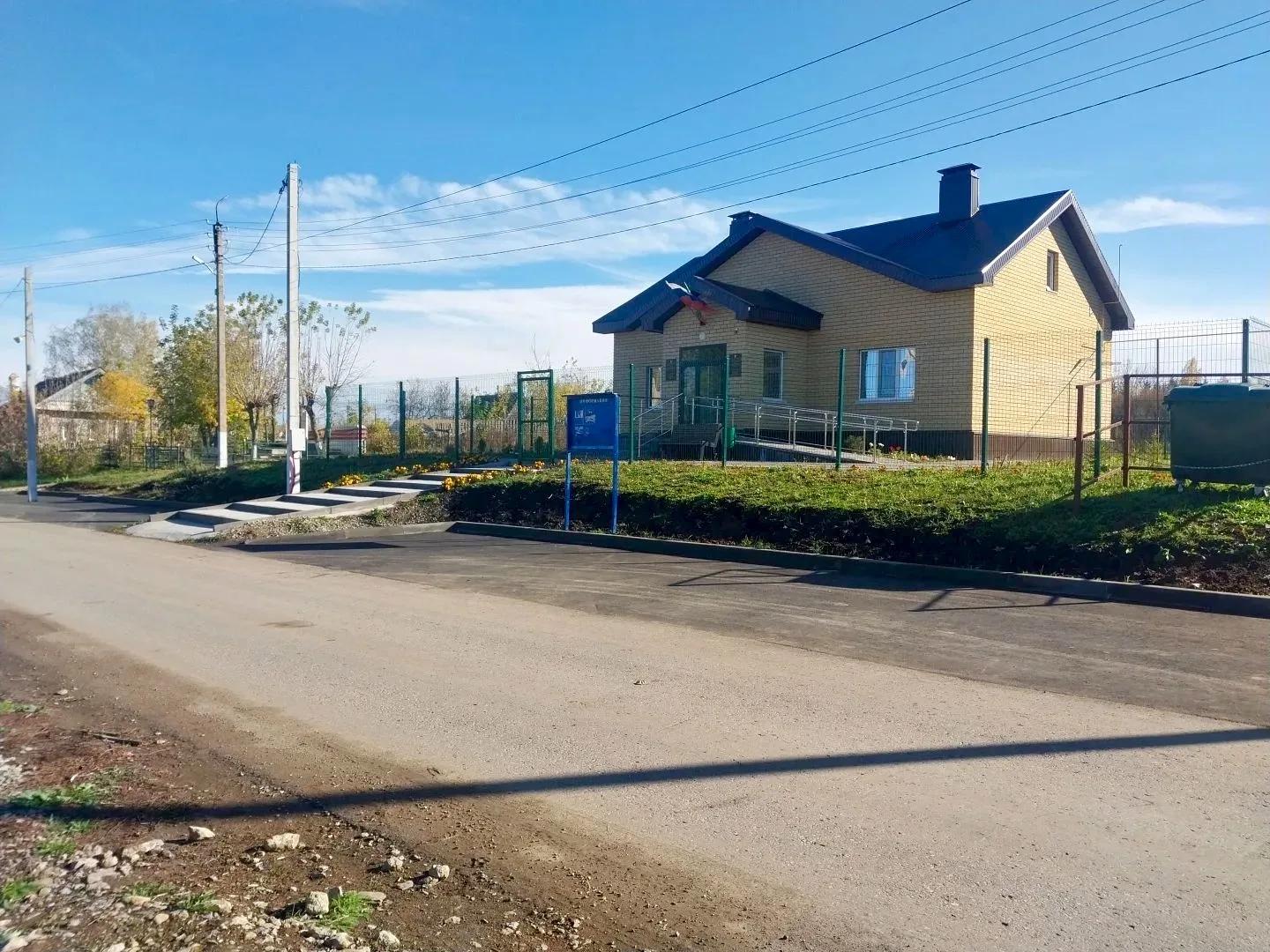 новая парковка возле исполкома в Большой Качке