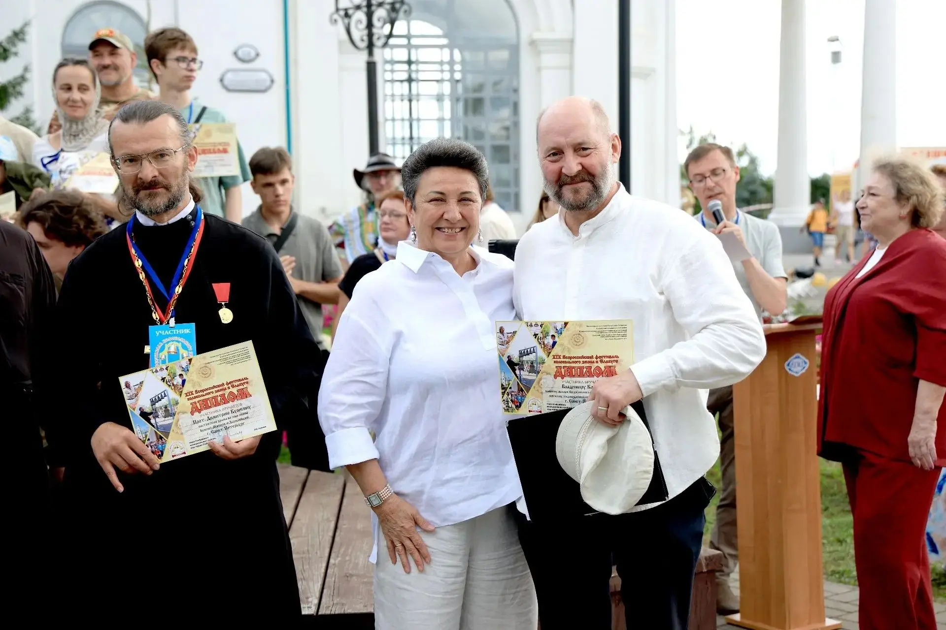 Гульзада Руденко приветствует гостей фестиваля колокольного звона