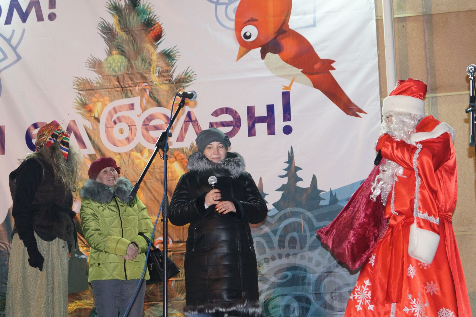 На площади Ленина в Елабуге продолжаются новогодние гуляния