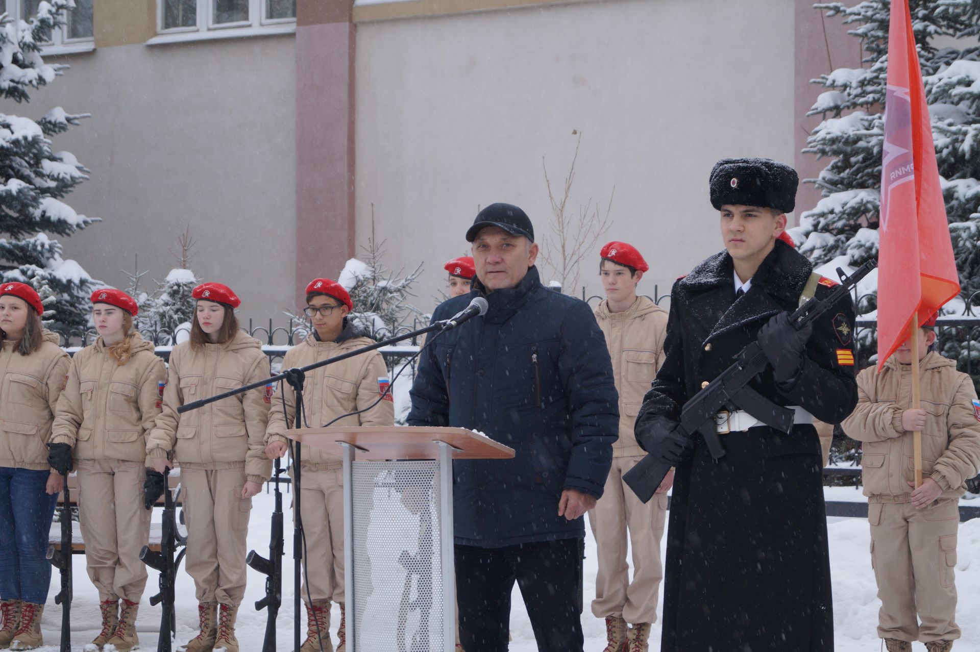 В Елабуге состоялся митинг в честь Дня героев Отечества