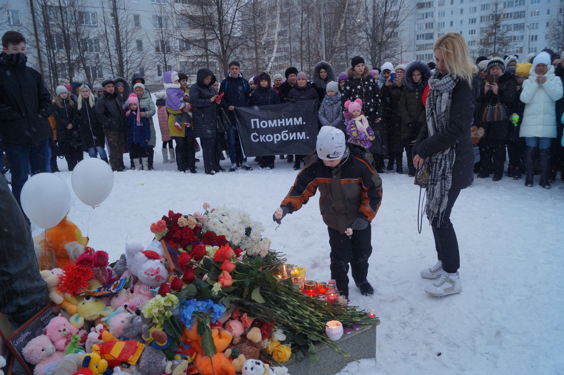 В Елабуге прошла акция памяти по погибшим в Кемерово