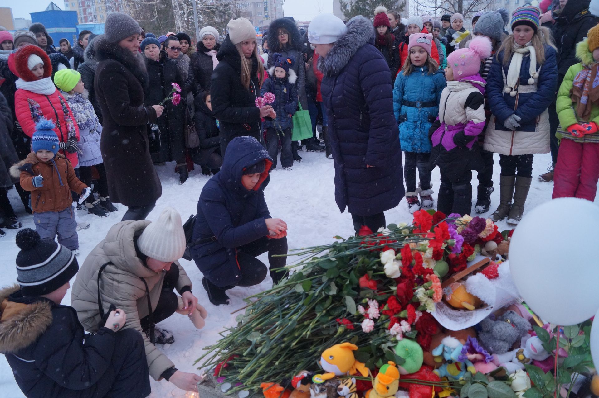 В Елабуге прошла акция памяти по погибшим в Кемерово