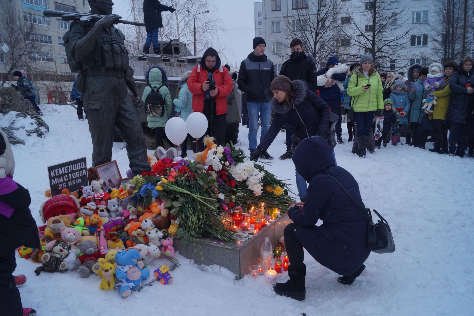 В Елабуге прошла акция памяти по погибшим в Кемерово