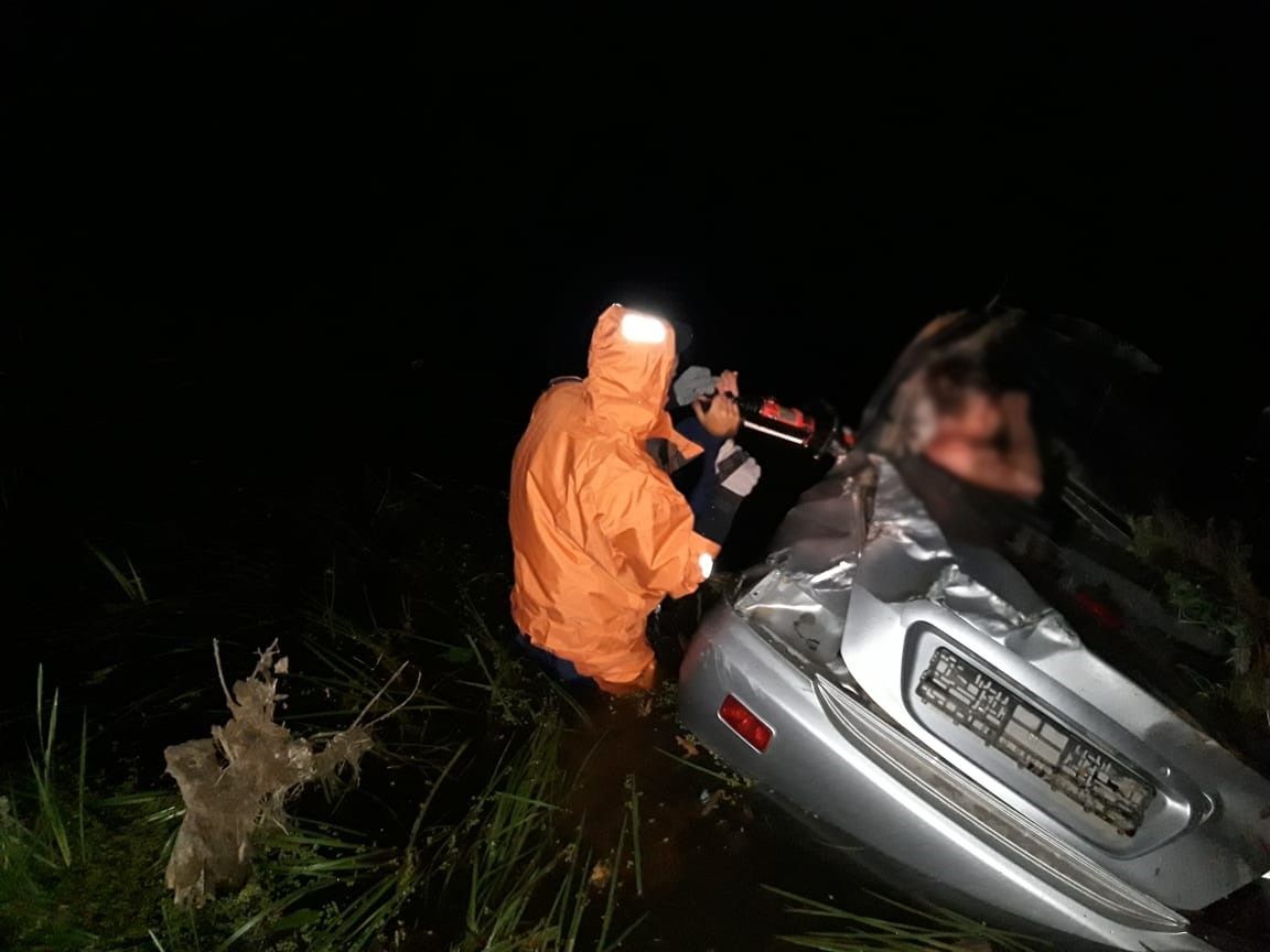 В Елабужском районе автомобиль с людьми упал в реку