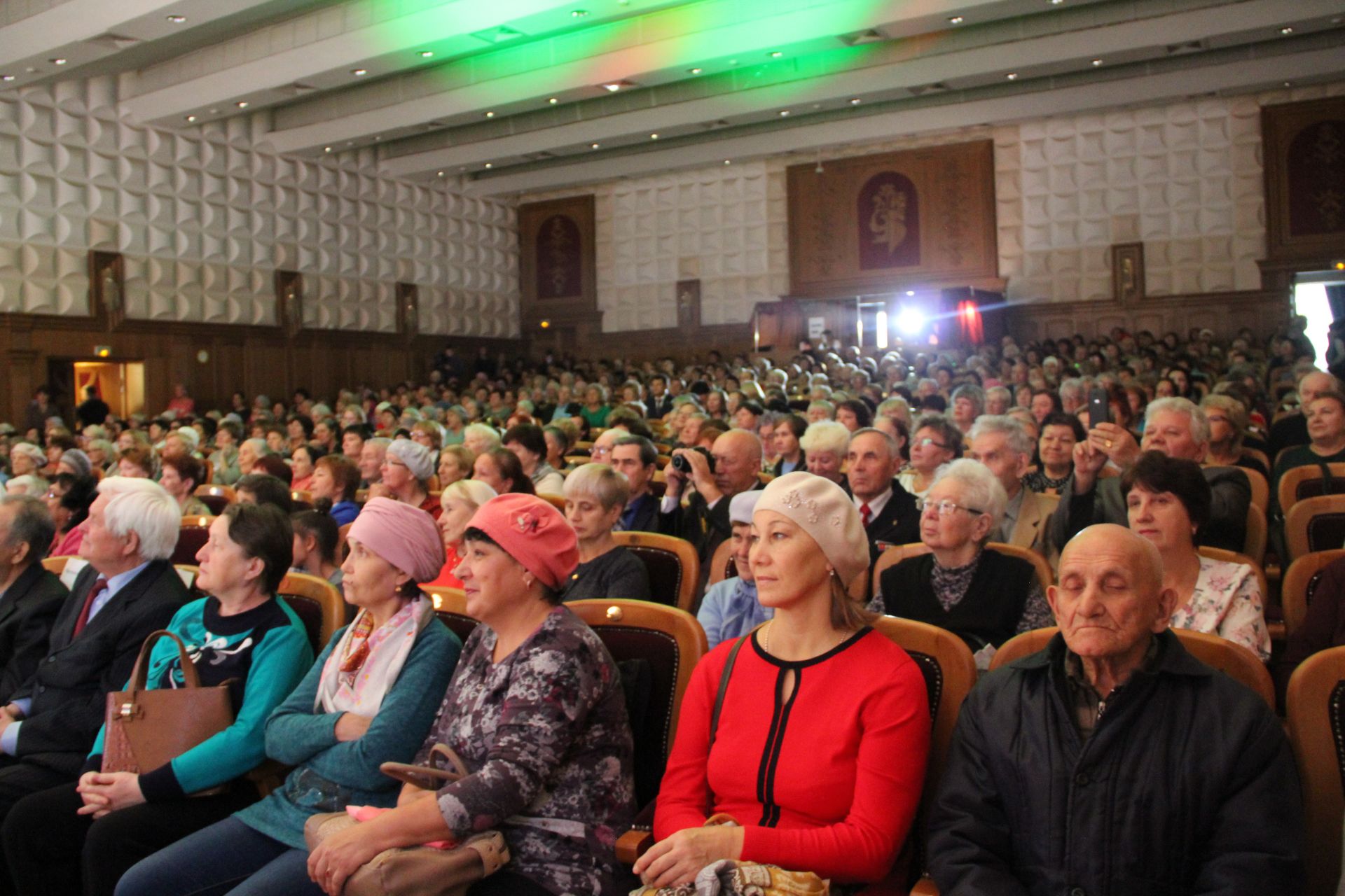 В Елабуге День пожилых отметили праздничным концертом и площадкой  «Праздничная мозаика настроения»