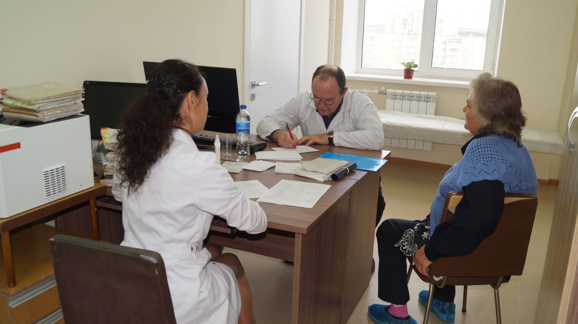 В рамках проекта «Здоровое будущее» елабужан осмотрели казанские врачи