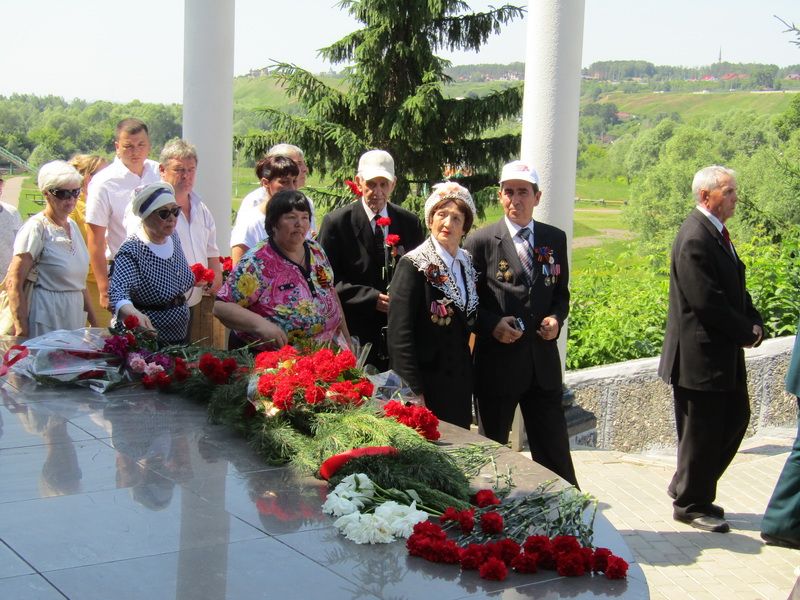 Полицейские Елабуги почтили память погибших воинов