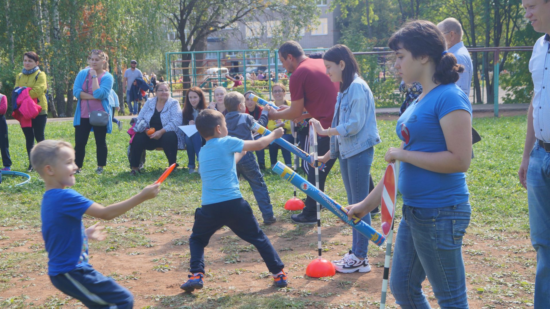 В Елабуге в день выборов организовали эстафету "Большие семейные игры"