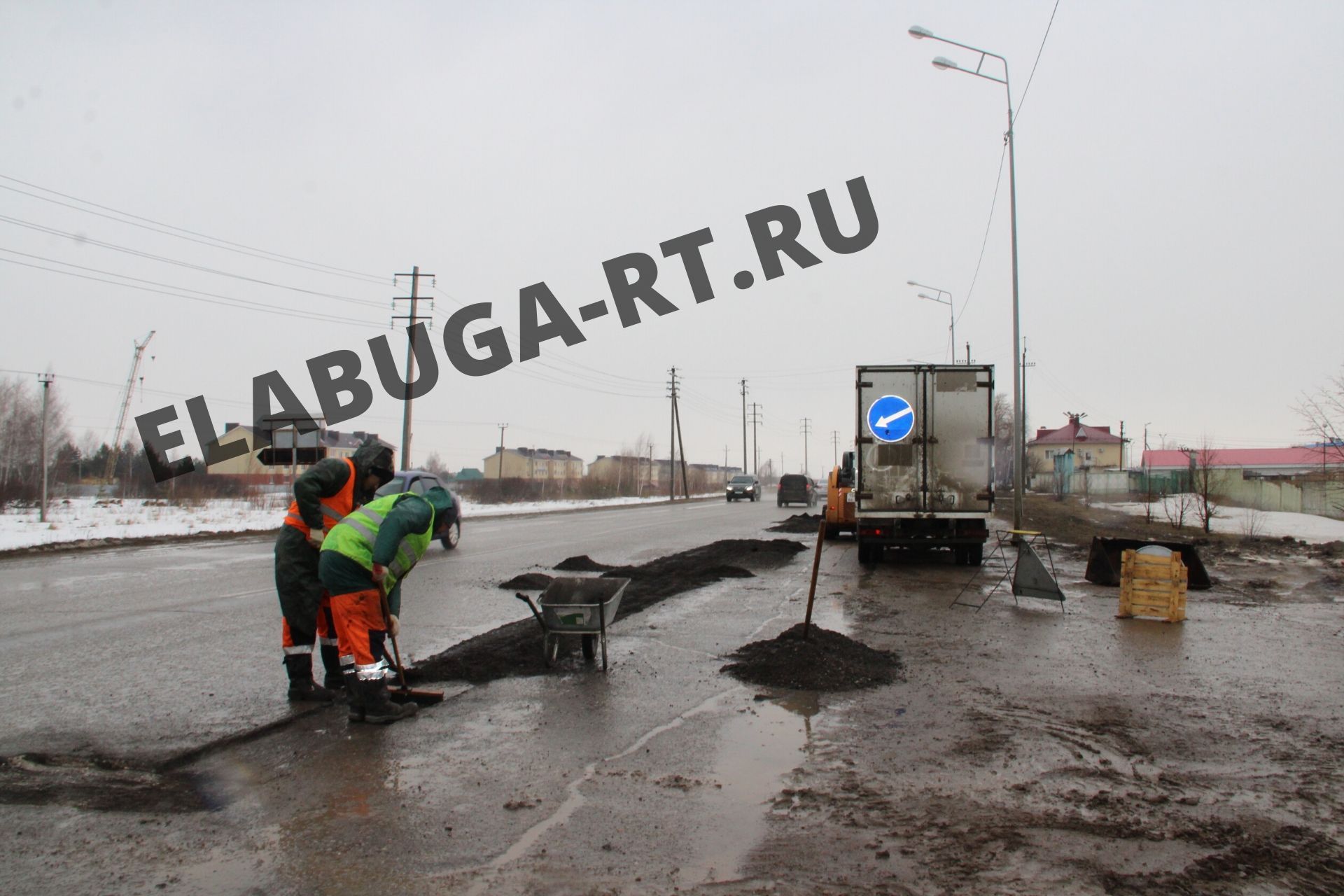 В Елабуге начался ямочный ремонт дорог