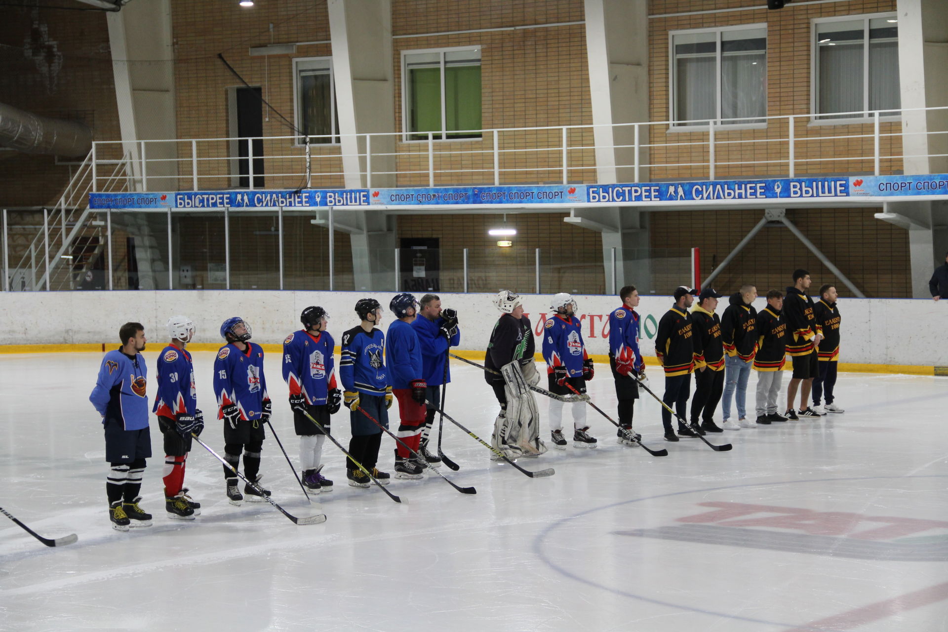 В Елабуге проходит «Турнир памяти» по хоккею