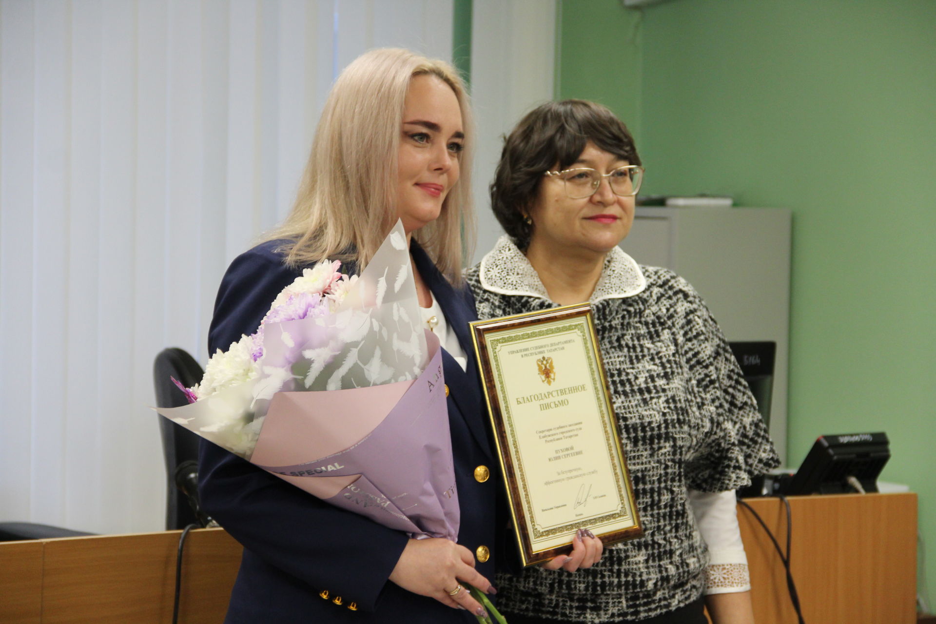 Глава Елабужского района наградил работников городского суда