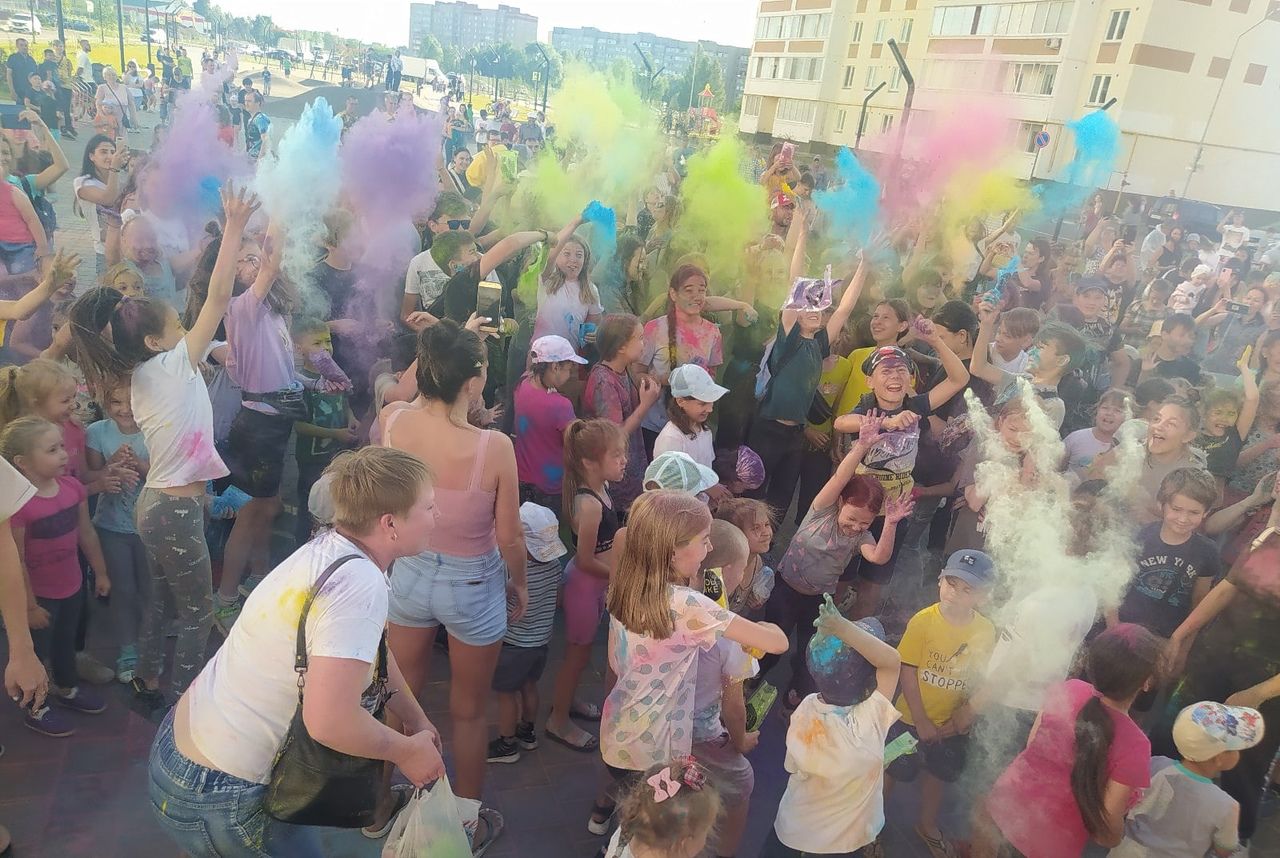 В Елабуге прошел фестиваль красок «Colors»