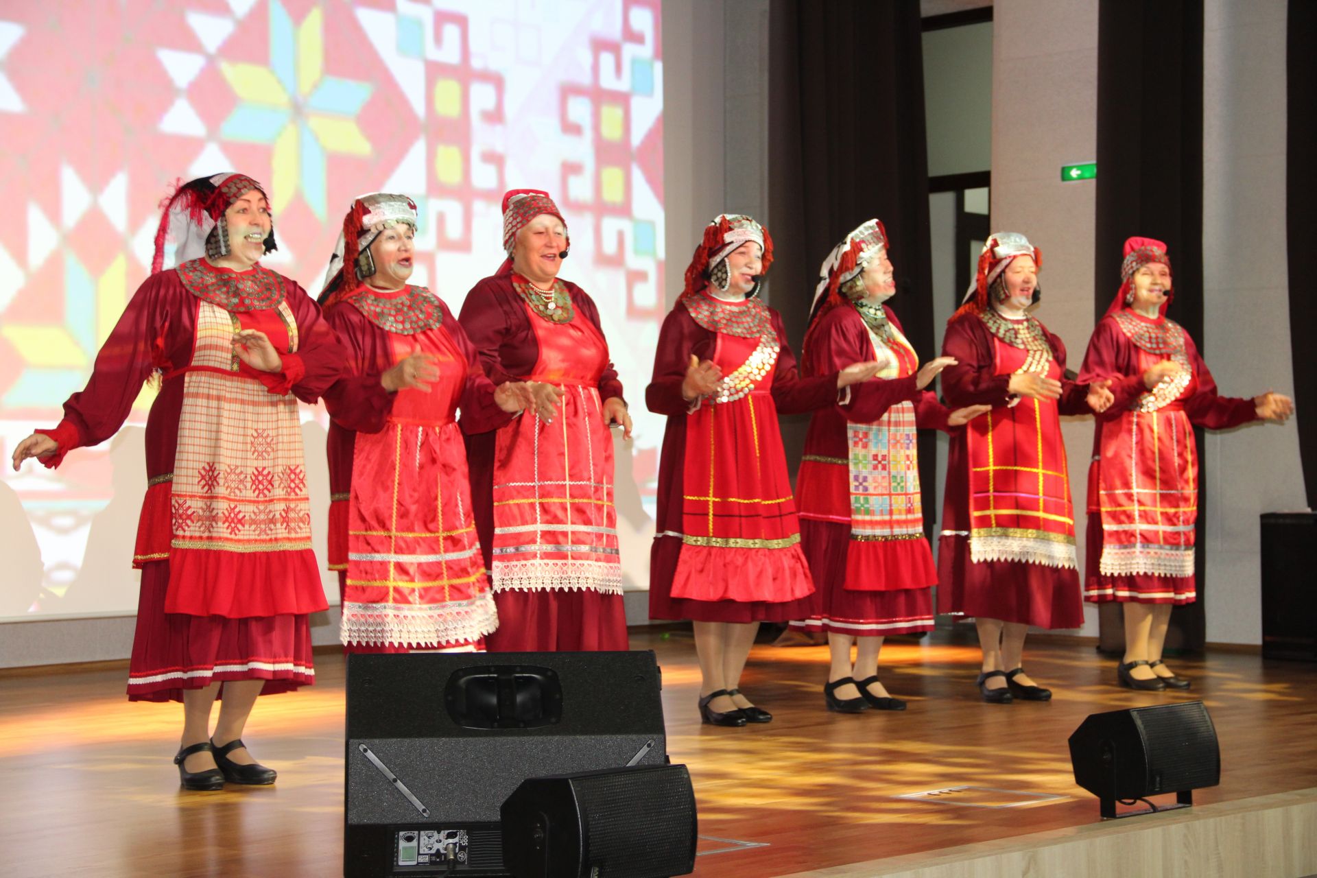 В Центре культурного развития «Созвездие йолдызлык» состоялся концерт ко Дню пожилых