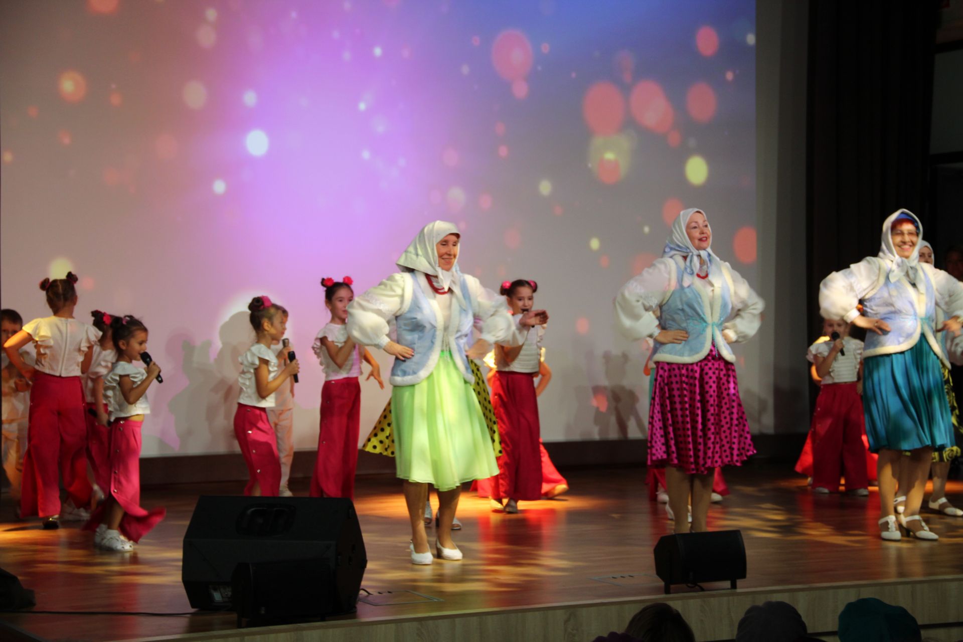 В Центре культурного развития «Созвездие йолдызлык» состоялся концерт ко Дню пожилых