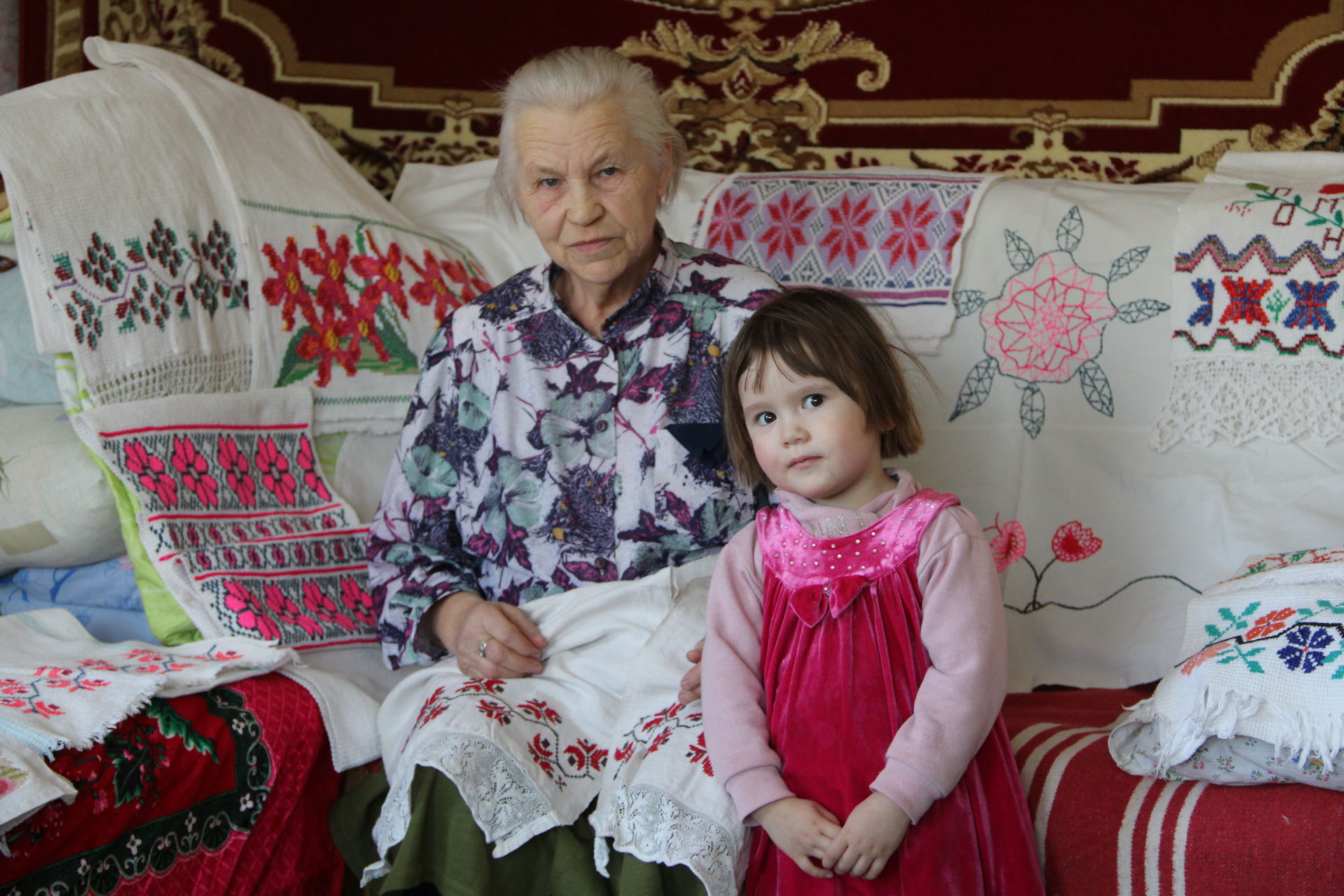 76-летняя жительница Большого Елово увлекается вышивкой