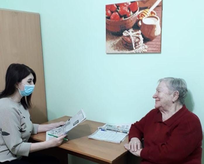 В Елабужском доме-интернате проводят развивающие занятия с пожилыми людьми