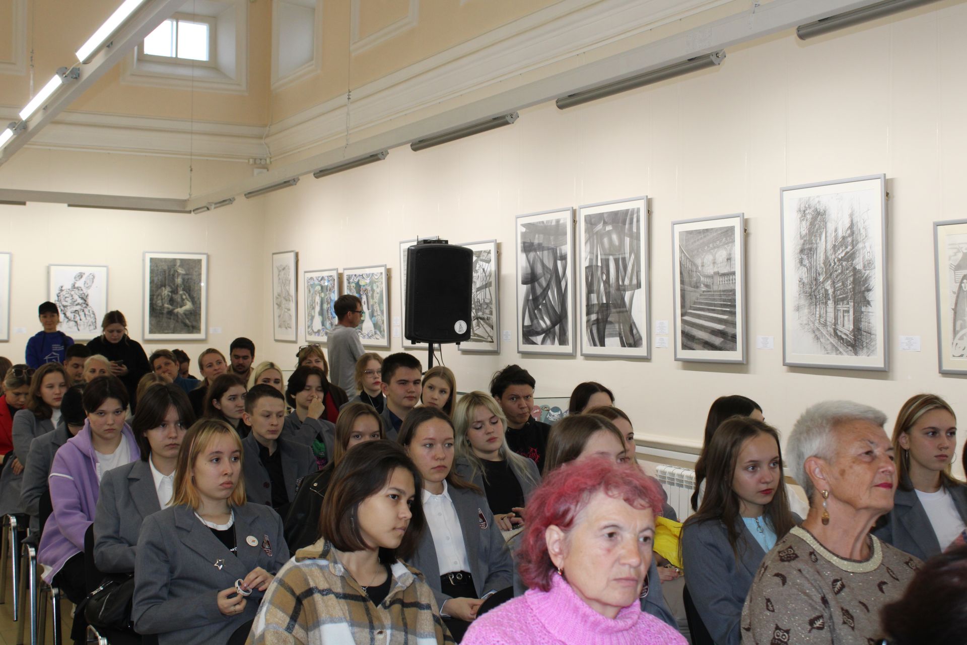 В Елабуге прошла выставка работ участников Всероссийского конкурса «IV Елабужская биеннале уникального рисунка»