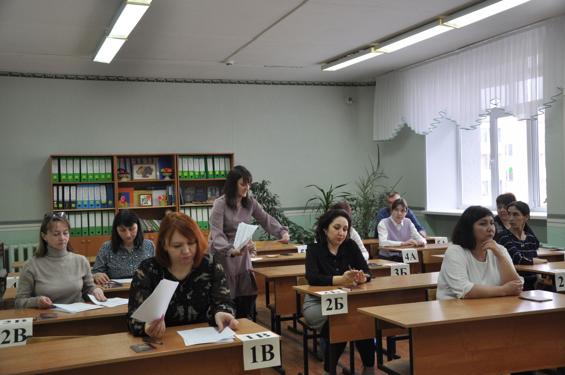 Все по-взрослому: родители елабужских выпускников написали ЕГЭ
