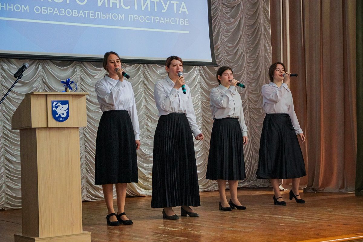 В Елабужский институт съехались выпускники со всей страны