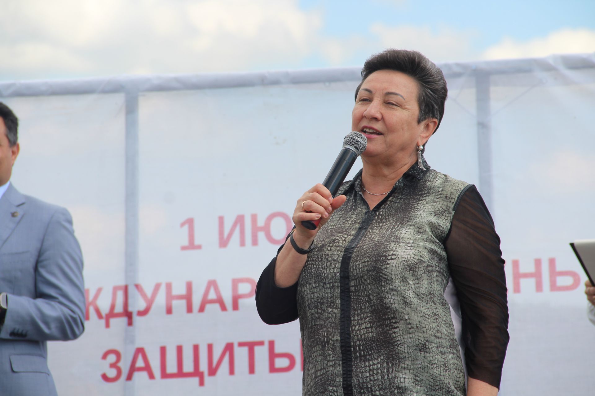 В Елабуге на Дне защиты детей наградили победителей «Веселых стартов»