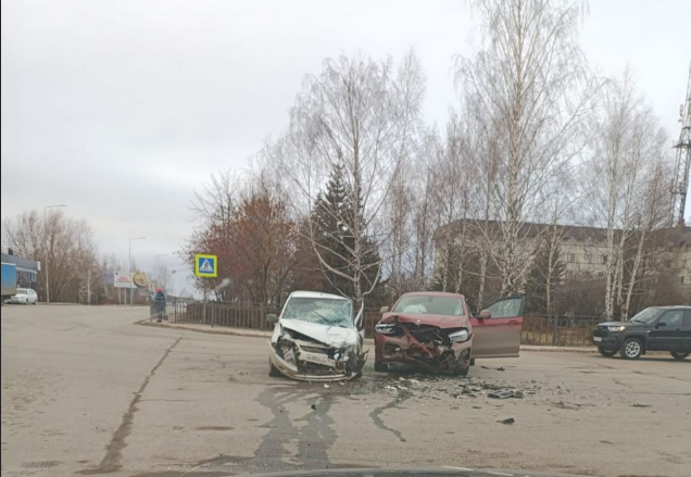 В Госавтоинспекции Елабуги рассказали о подробностях утреннего ДТП в городе