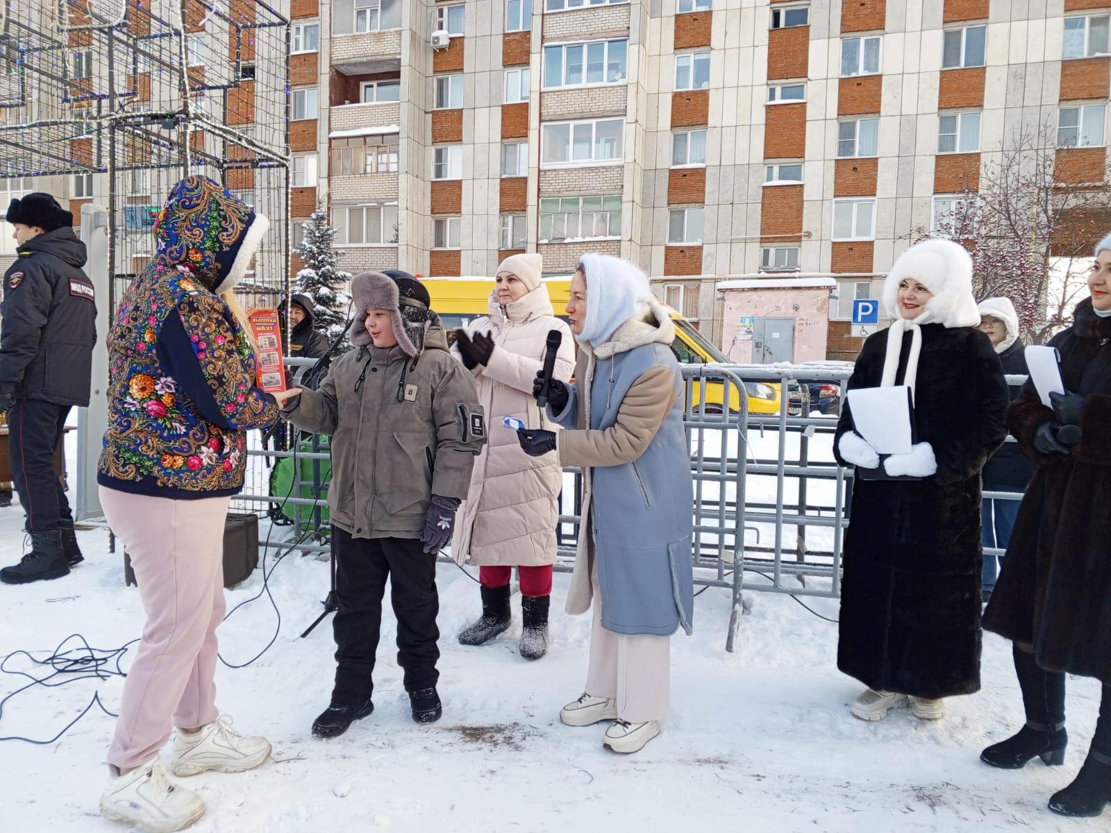 Ребенок из Елабуги получил в подарок на елке велосипед