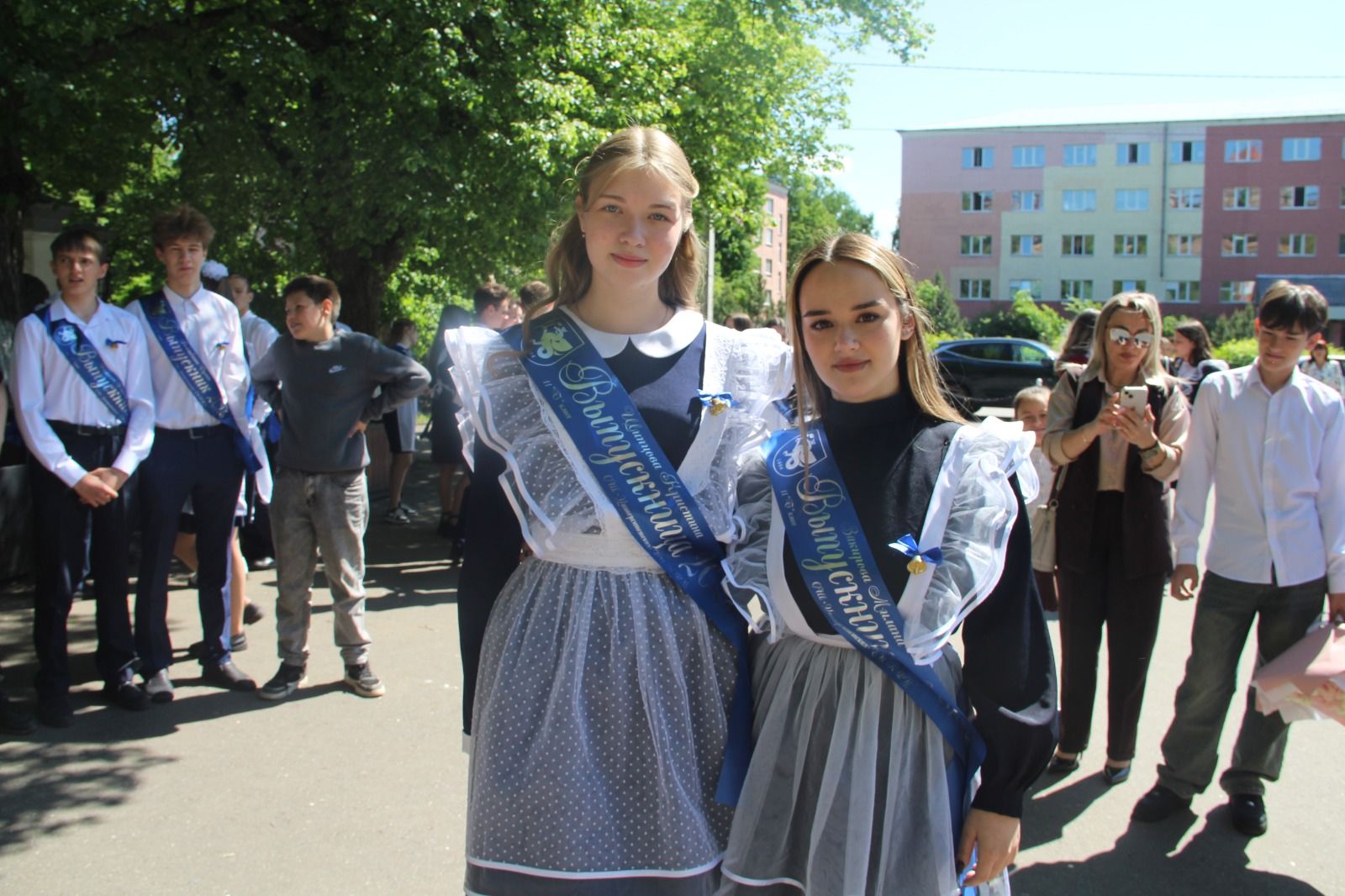 Последние звонки прозвенели для елабужских выпускников