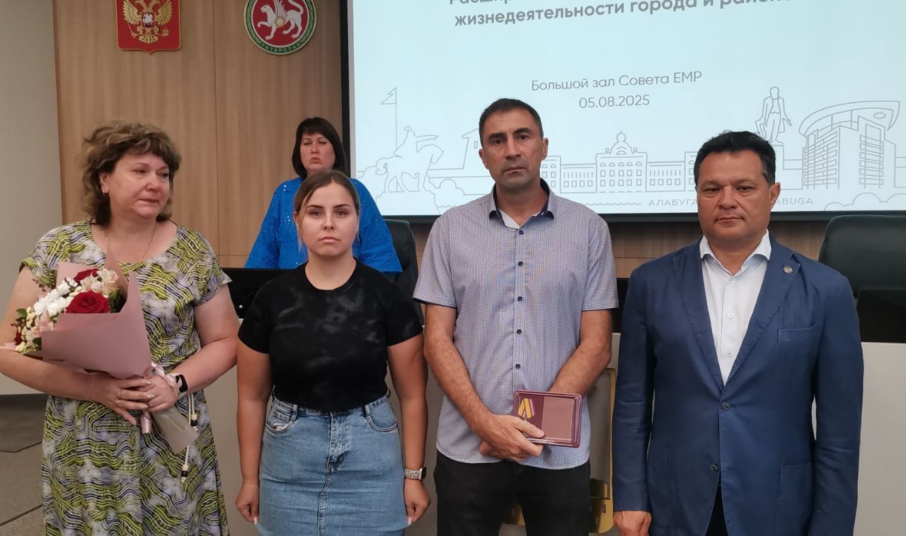 В Елабуге родственникам погибших бойцов вручили государственные награды