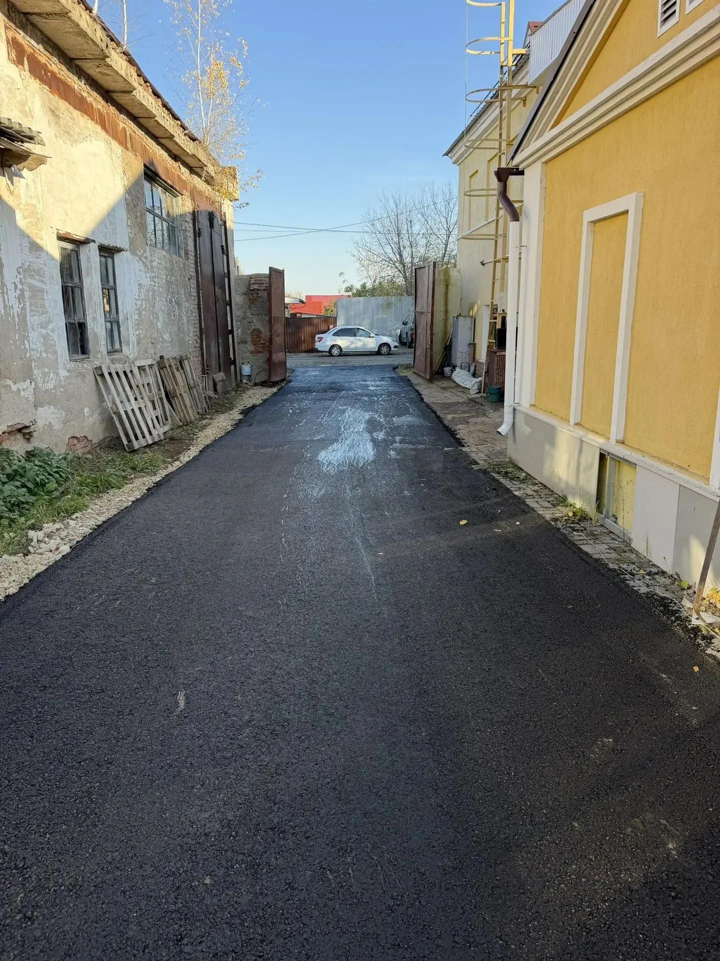 В Елабуге благоустраивают проезды для спецтранспорта возле Казанской улицы