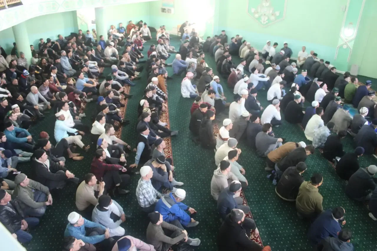 «Тепло на душе и солнце светит»: мусульмане Елабуги отмечают Ураза-байрам