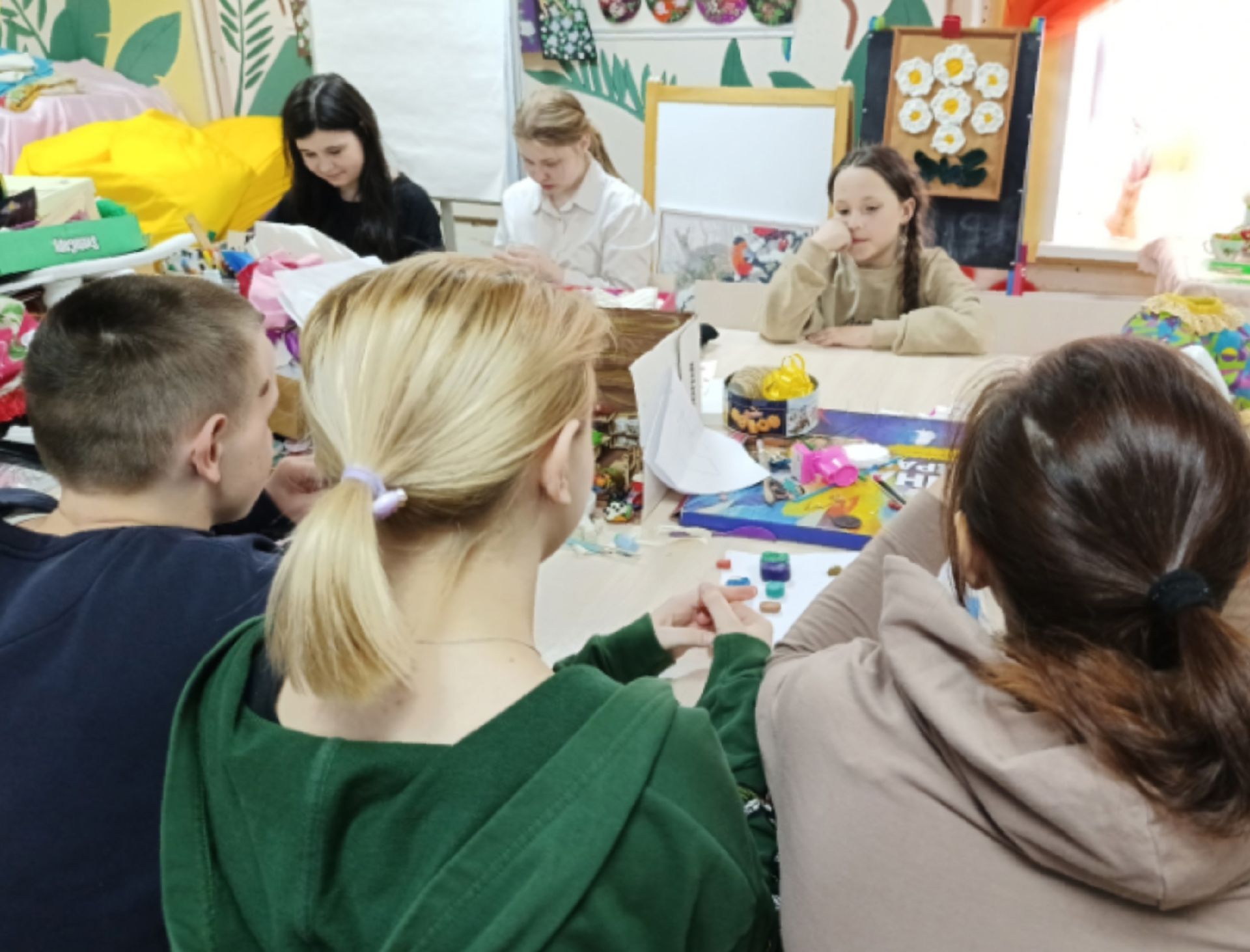 И эстетика, и польза: ребята из «Спутника» шьют уникальные подарки ручной работы