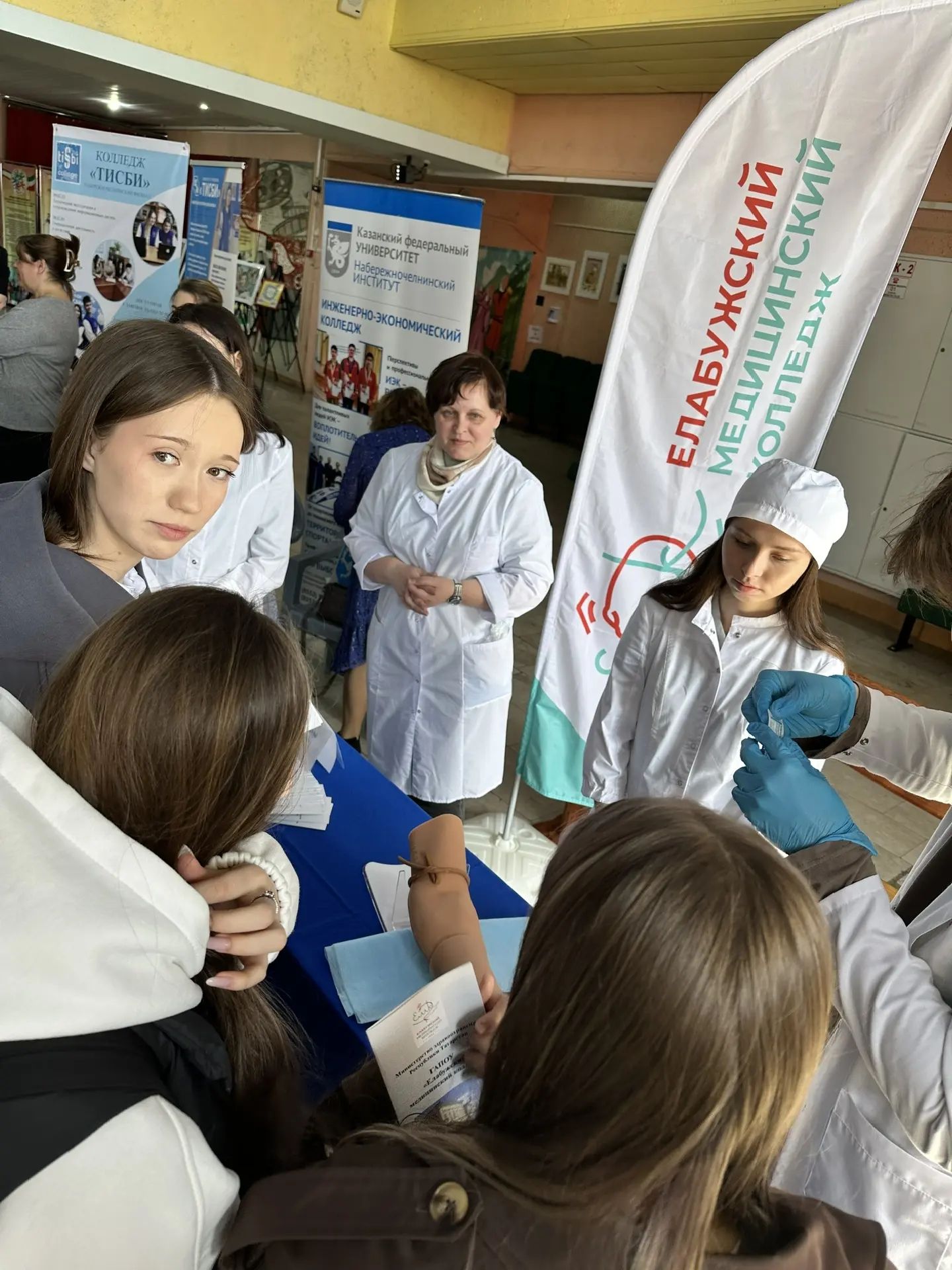 В Елабуге прошёл «Фестиваль профессий»: более 500 школьников и студентов познакомились с будущими специальностям