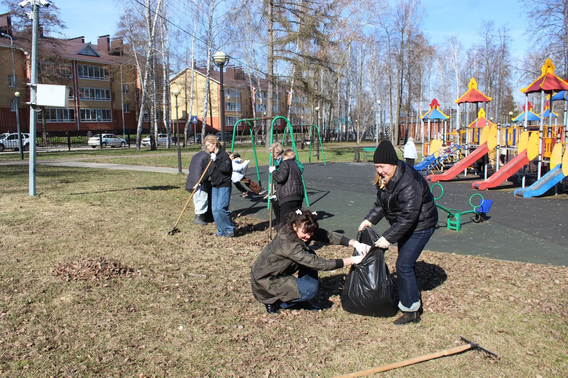 Двухмесячник по уборке территорий в Елабуге продолжается