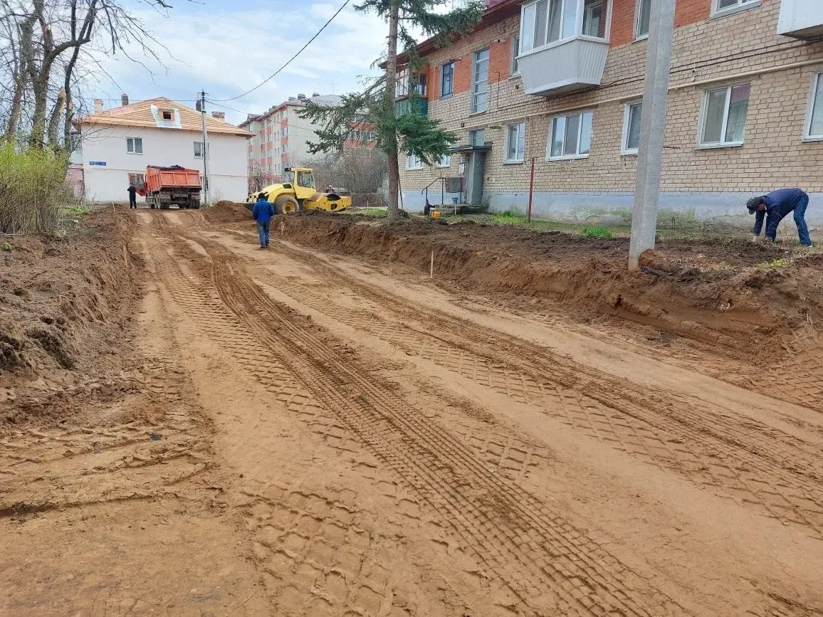 На улице Матросова начались дорожные работы: как преобразятся дворы Елабуги