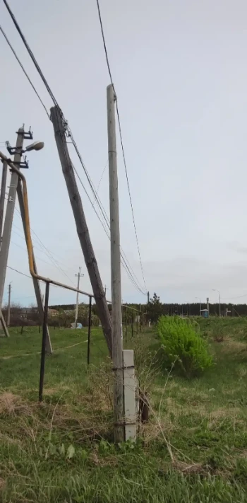 В Елабужском районе приступили к демонтажу деревянных опор «Таттелекома»
