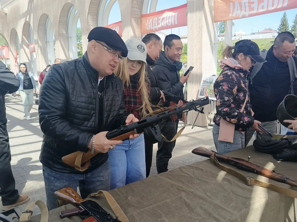 В День Победы в Елабуге открылась выставка оружия от винтовки 1908 года до Калашникова-2020