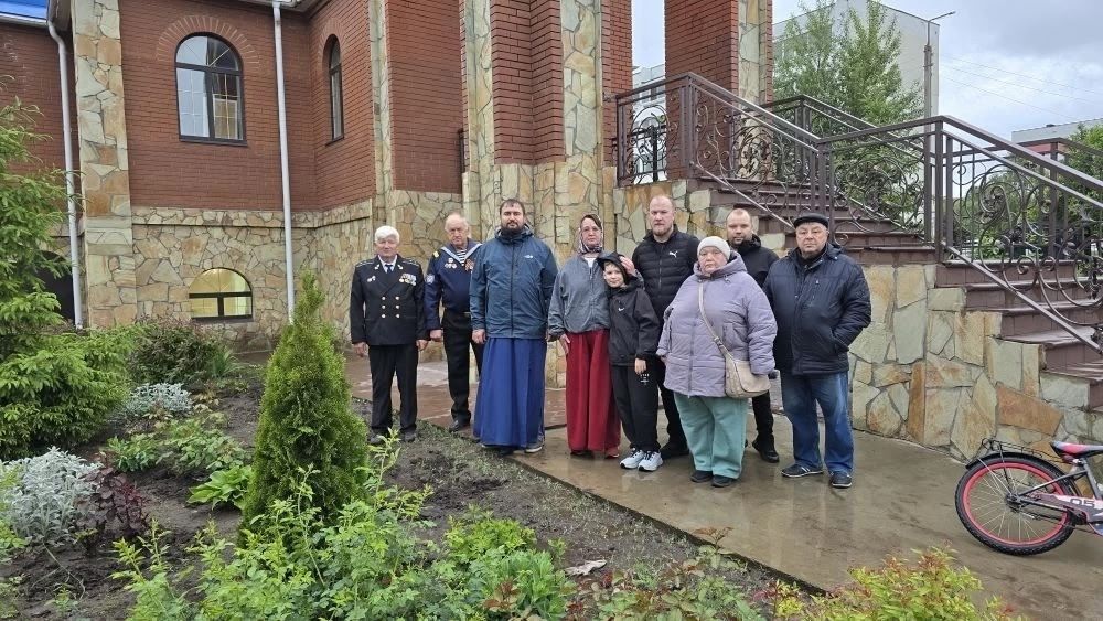 У храма Георгия Победоносца в Елабуге высадили памятные туи