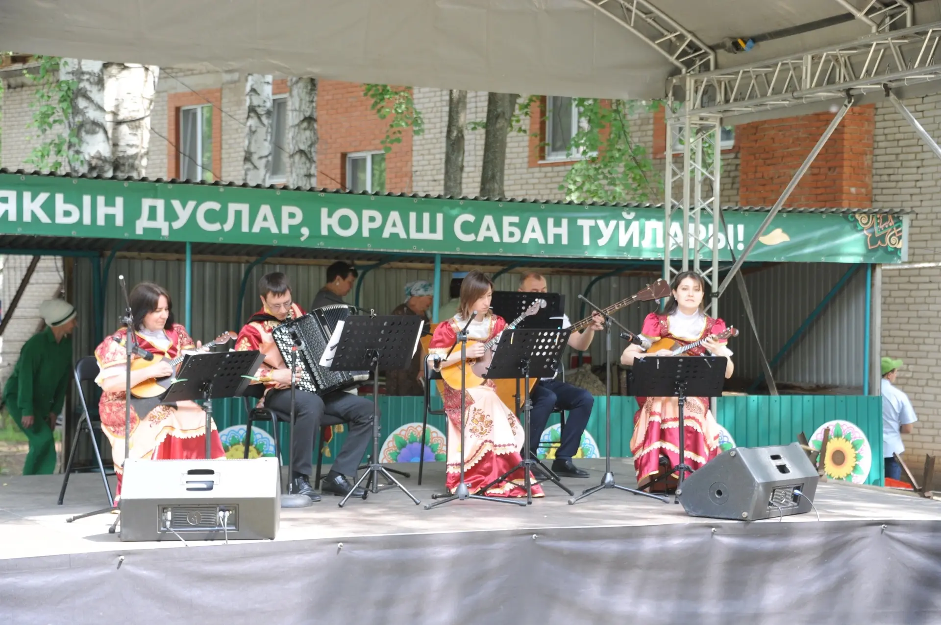 В Старых Юрашах День России отметят концертом с Гузель Уразовой