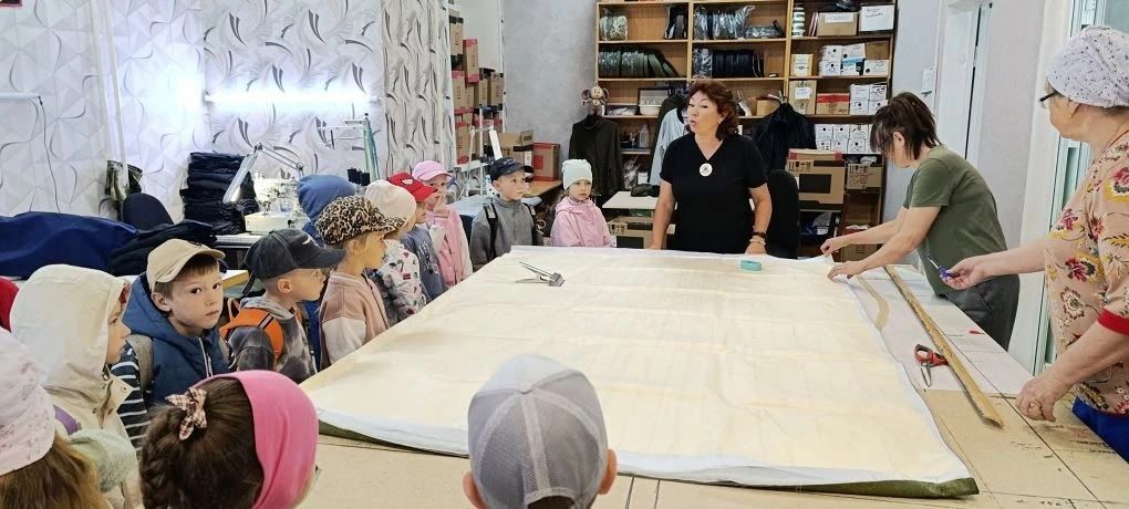 Воспитанники детского сада №25 посетили гуманитарную мастерскую «Дома ждут»
