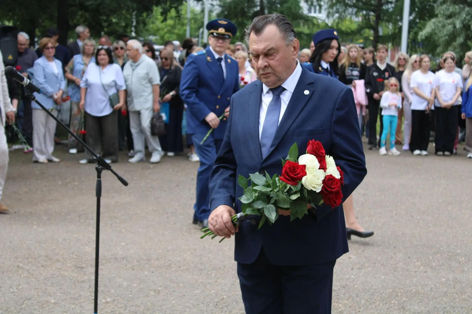 Елабужане возложили цветы в День ветеранов боевых действий