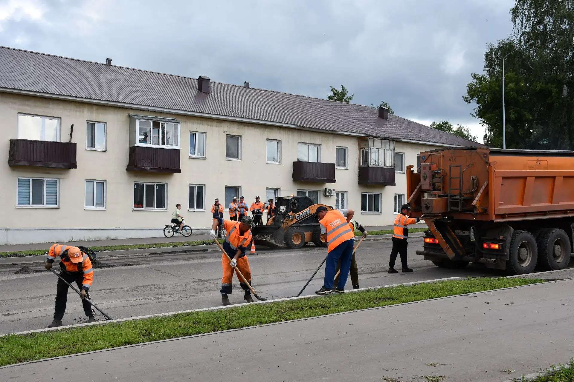 В Елабужском районе продолжается масштабное обновление дорог