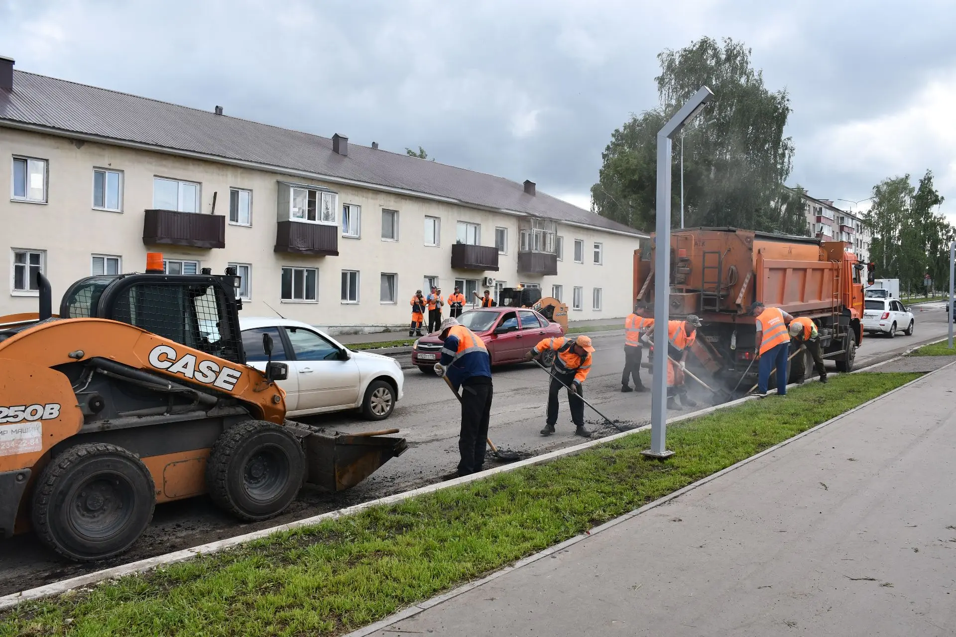 В Елабужском районе продолжается масштабное обновление дорог