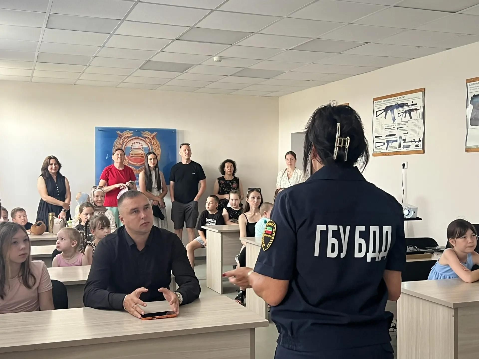 В Елабуге наградили юных художников конкурса по безопасности на дорогах